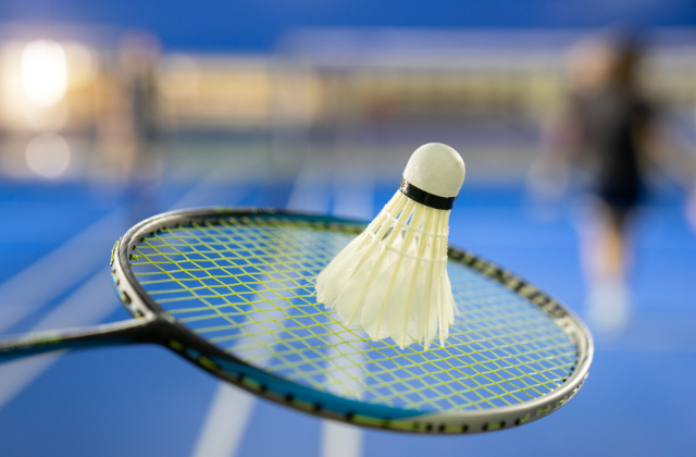 Illustration du service Badminton